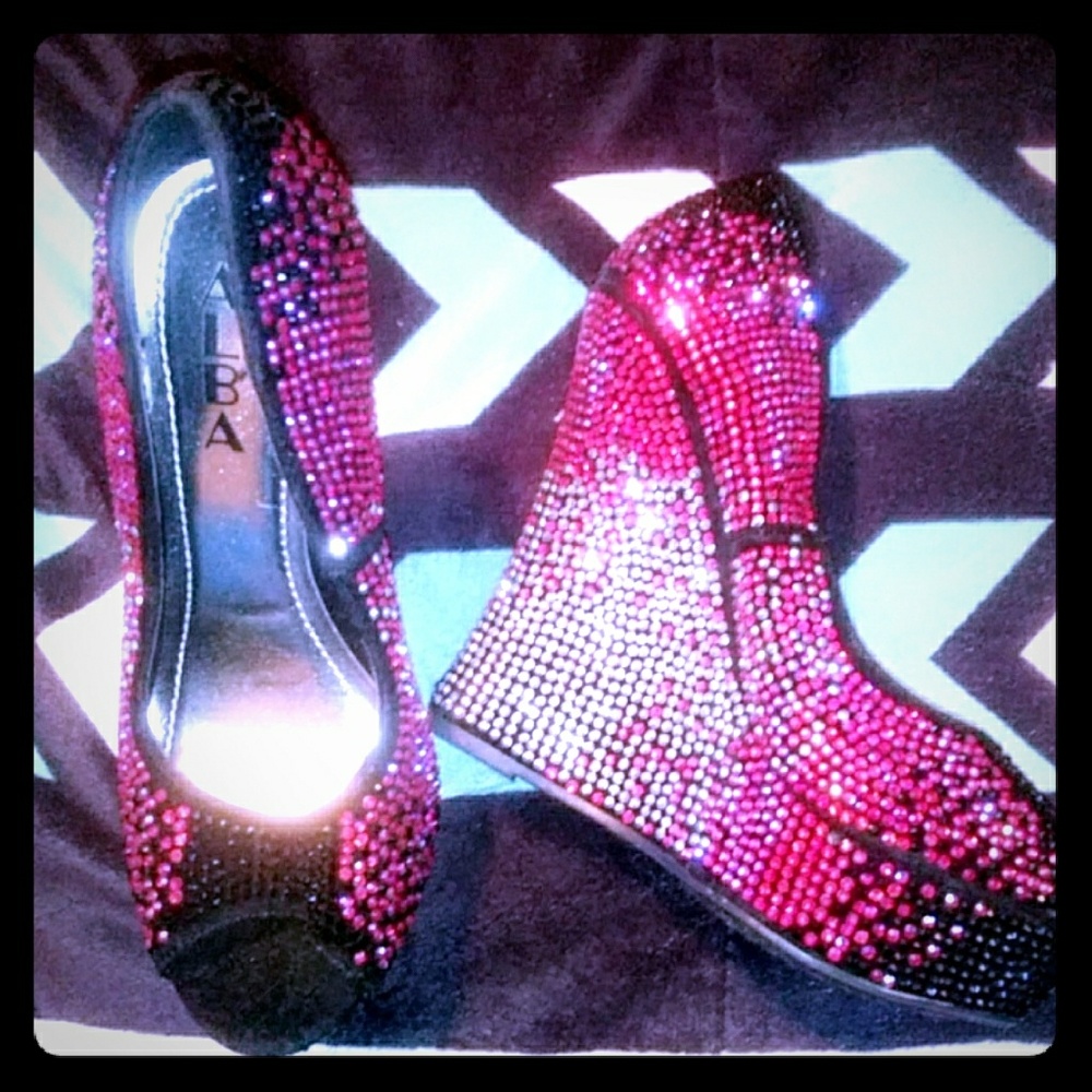🔥🔥🔥🔥WOMENS. Rinestone wedges sz 7.5 🔥🔥🔥🔥